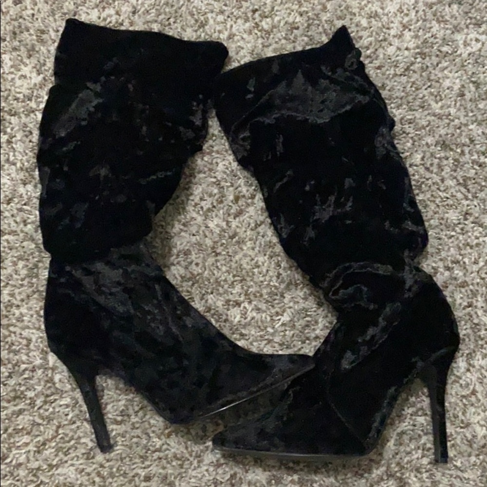 Black faux velvet boots size 6.5 worn once